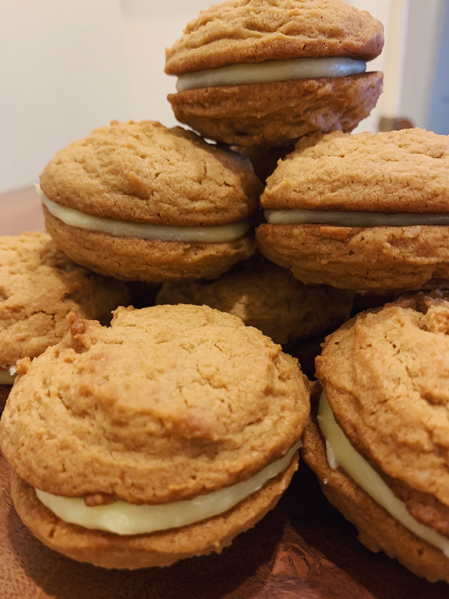 Dulce de Leche Sandwich Cookies with Cheesecake&nbsp;Filling